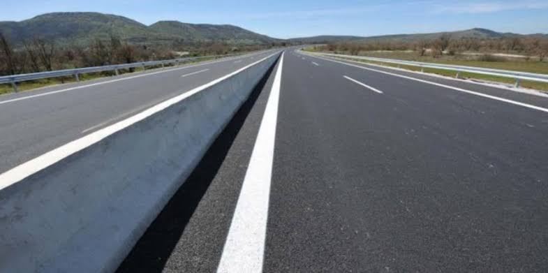 Ασυνήθιστο θέαμα: Έβαλε κάθισμα κι έκανε το ηλεκτρικό σκούτερ... μεταφορικό μέσο για φιάλη υγραερίου – ΒΙΝΤΕΟ