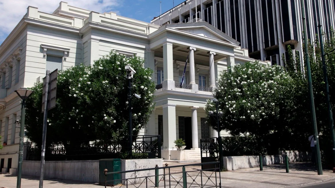 Ηχηρή απάντηση της Αθήνας στις απειλές Ζαχάροβα: Αυτονόητο δικαίωμα κάθε κράτους να συνάπτει διακρατικές συμφωνίες