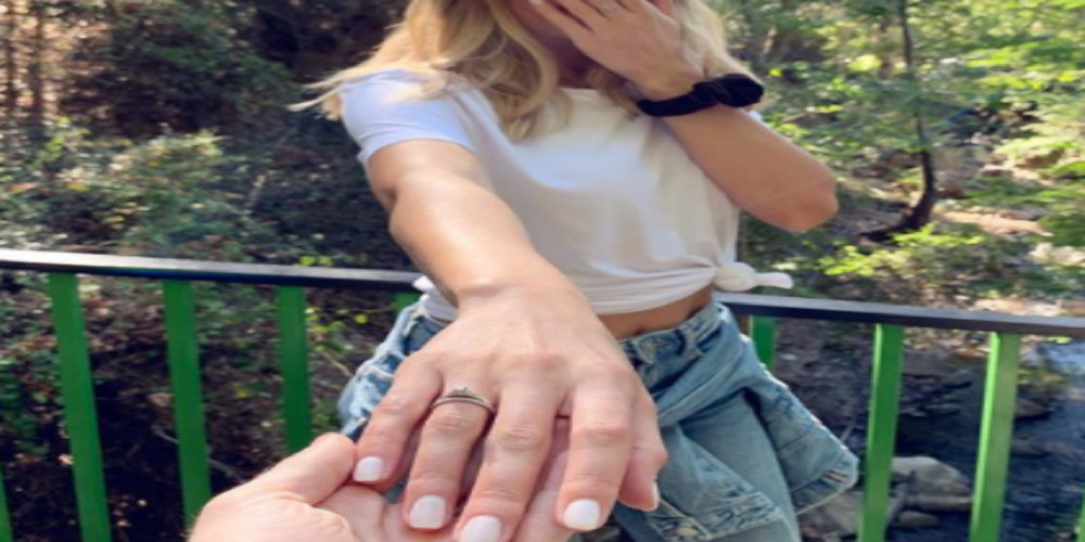 Της φόρεσε το δαχτυλίδι – Πρόταση γάμου σε Κύπρια επώνυμη – ΦΩΤΟΓΡΑΦΙΑ