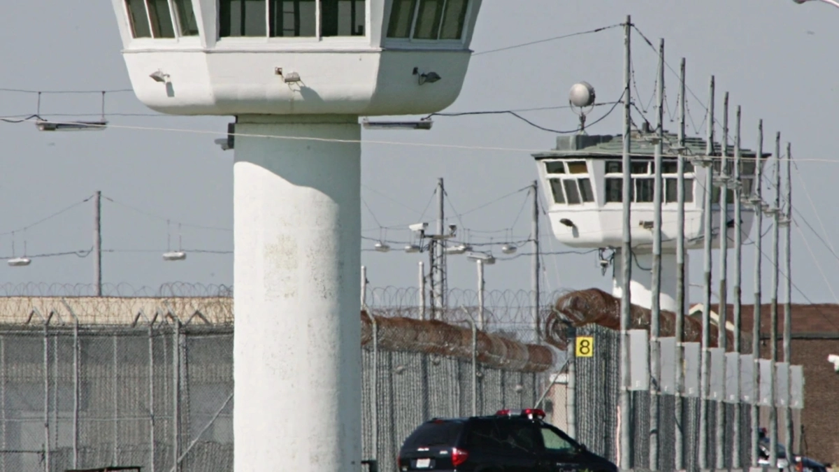 Απίστευτο περιστατικό σε καναδική φυλακή: Drone μετέφερε κοτομπουκιές και αλκοόλ σε κρατούμενο