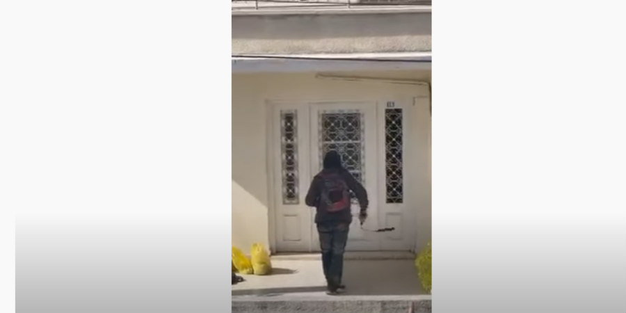 Χτυπά την πόρτα ηλικιωμένων στη Λεμεσό και τους ενοχλεί καθημερινά φωνάζοντας και απειλώντας - Βίντεο από χρήστη στα social media