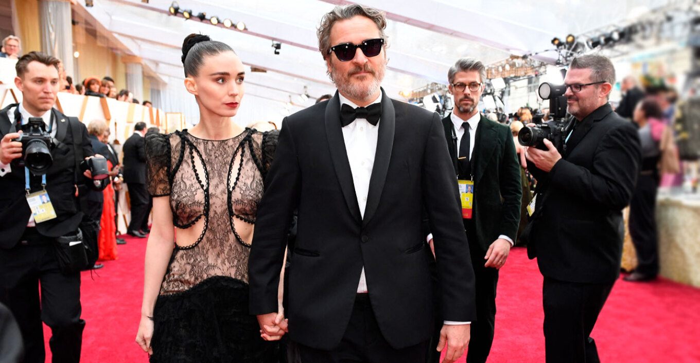 Πατέρας ξανά ο Joaquin Phoenix: Έγκυος για δεύτερη φορά η ηθοποιός Rooney Mara