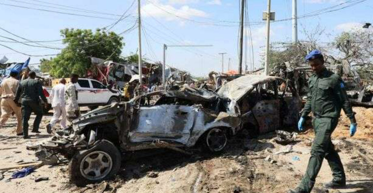 Πολλά θύματα από εκρήξεις παγιδευμένων αυτοκινήτων έξω από το Υπουργείο Παιδείας στη Σομαλία
