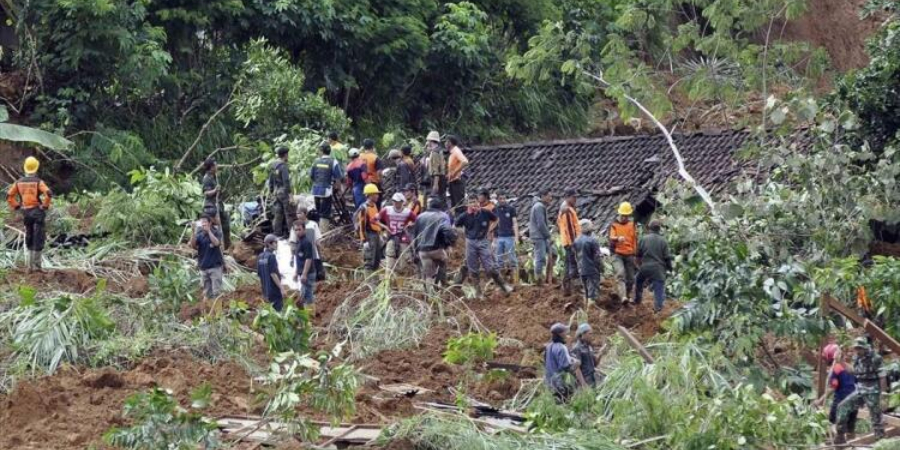 Δώδεκα γυναίκες σκοτώθηκαν από κατολίσθηση σε ορυχείο χρυσού στην Ινδονησία