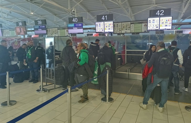 Από νωρίς στο αεροδρόμιο οι πρώτοι Ομονοιάτες! -Δείτε φωτογραφίες