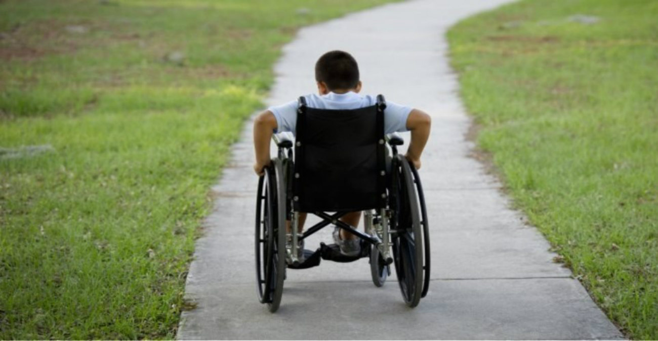 Υπουργός Εργασίας: «Δεν θα επαναξιολογούνται μέχρι την ενηλικίωσή τους παιδιά με αναπηρία»