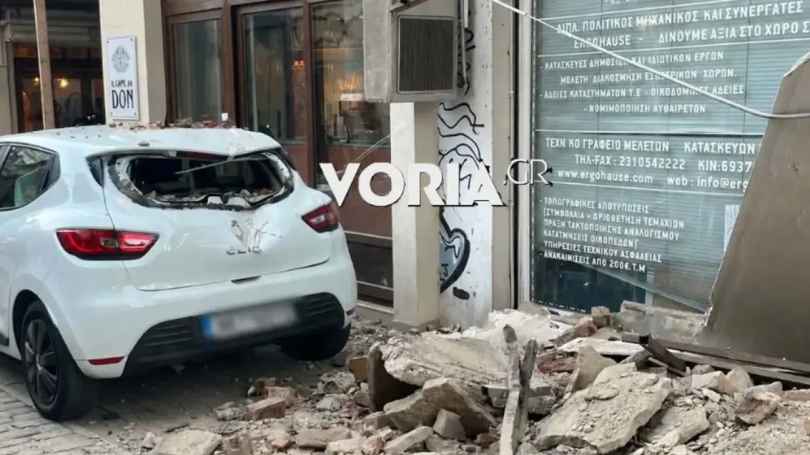 Σοκ στη Θεσσαλονίκη: «Ακούστηκε σαν σεισμός» - Κατέρρευσε μπαλκόνι στο κέντρο - Από τύχη δεν υπήρξαν τραυματίες - Βίντεο και φωτογραφίες