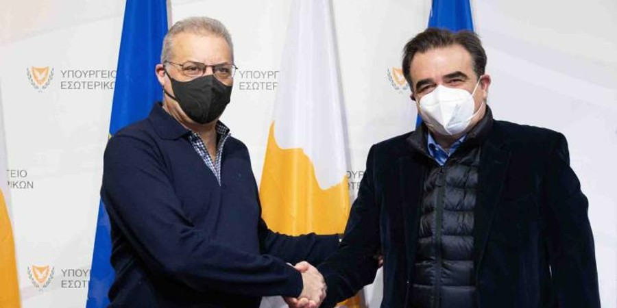 Στην Κύπρο για επαφές ο Μαργαρίτης Σχοινάς - Υπογράφουν με Νουρή Μνημόνιο Συνεργασίας για το μεταναστευτικό