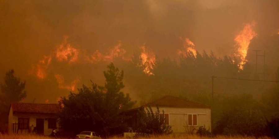 ΕΚΤΑΚΤΟ: Μεγάλη πυρκαγιά σε εξέλιξη στη Δρούσεια - Επίγεια και εναέρια μέσα επιχειρούν στην κατάσβεση