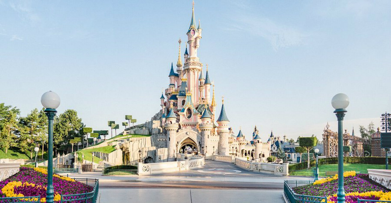 Παραμυθένια πρόταση γάμου στη Disneyland – Γνωστή Κύπρια είπε το μεγάλο «ναι» - Εκθαμβωτικό το μονόπετρο – Φωτογραφίες 