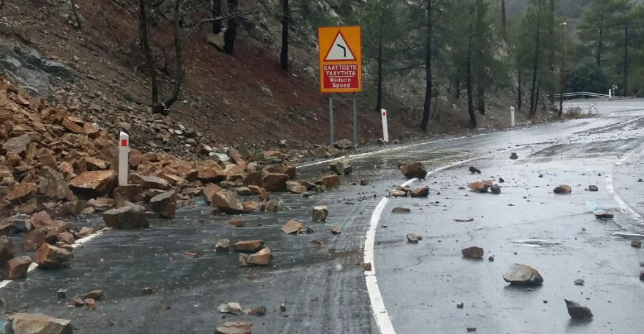 Οδηγοί προσοχή: Έκλεισε λωρίδα λόγω κατολισθήσεων - Δείτε που