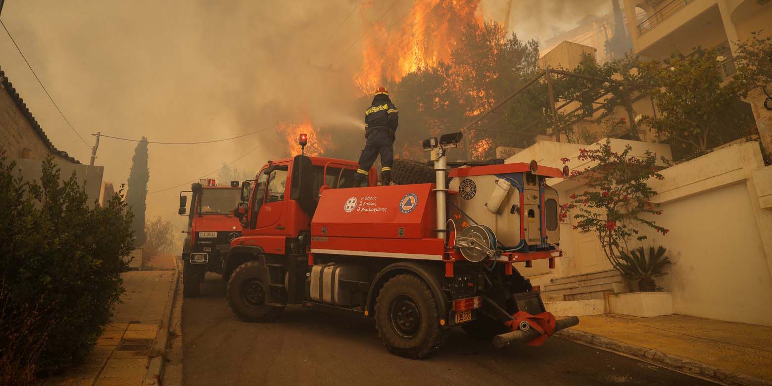 Φωτιά στη Γλυφάδα: Εντολή εκκένωσης κατοικιών στην Άνω Βούλα - Αναφορές ότι καίγονται σπίτια - Δείτε βίντεο και φωτογραφίες 