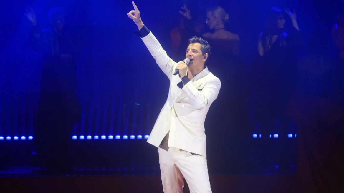 Ο Σάκης Ρουβάς ερμήνευσε Στέλιο Καζαντζίδη - Δείτε βίντεο