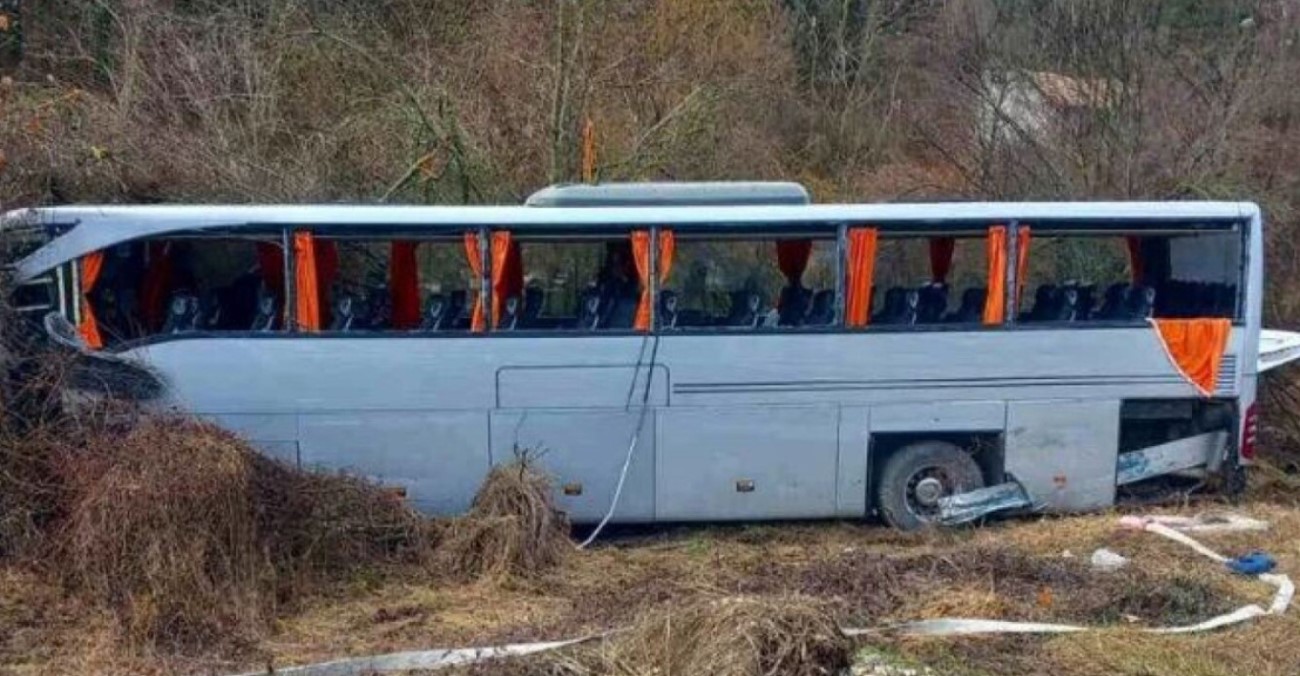 Τουριστικό λεωφορείο με Έλληνες συγκρούστηκε με νταλίκα στη Βουλγαρία - 10 οι τραυματίες - Συγκλονίζει μαρτυρία - Φωτογραφίες