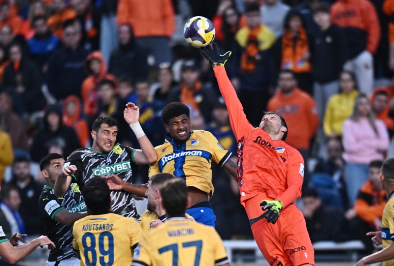 ΕΚΤΑΚΤΟ: Ένταση με οπαδούς στο ΓΣΠ – Έγινε χρήση δακρυγόνων