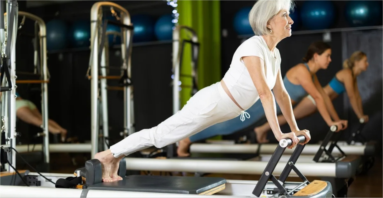 Είναι 72 ετών και πιο fit από ποτέ – Το μυστικό μιας δασκάλας pilates για δυνατό και γραμμωμένο σώμα