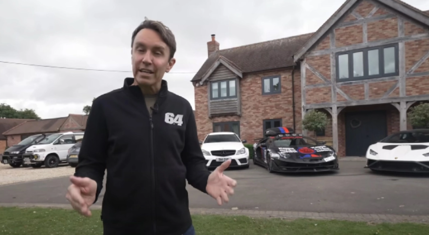 VIDEO: Πήγε να πουλήσει 6 supercars αξίας 5 εκατ.-  Η προσφορά που του έκαναν θα σε εξοργίσει