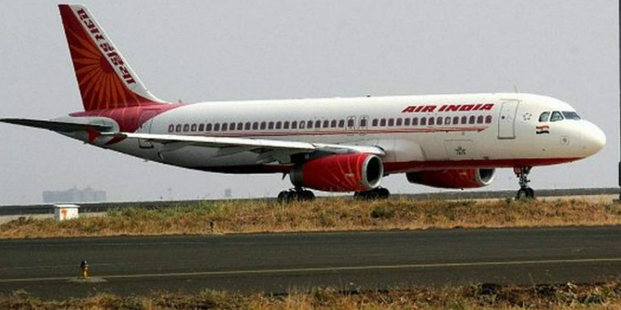 Air India: Αεροπλάνο «κόλλησε» κάτω από γέφυρα - BINTEO