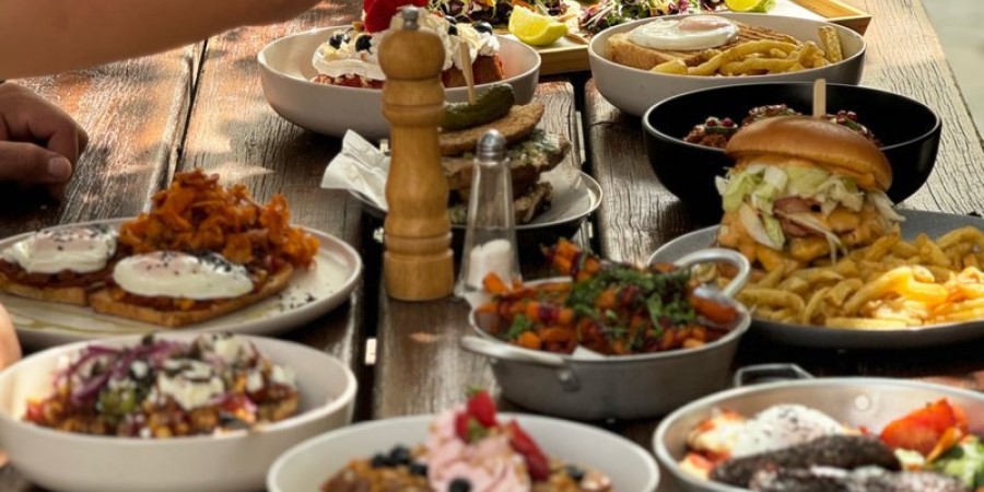 Brunch αλά κυπριακά μέσα… στη φύση – Τα δύο τελευταία σαββατοκύριακα της σεζόν και το παρτάκι «ψήνεται» – Δείτε φωτογραφίες