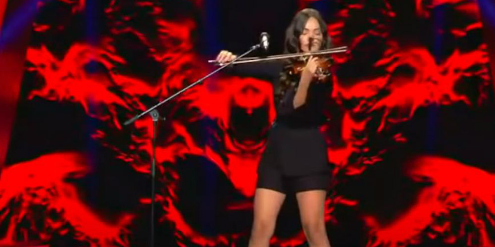 The Voice: Η 17χρονη Kύπρια εντυπωσίασε με το βιολί της τους κριτές – VIDEO