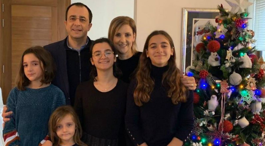 Νίκος Χριστοδουλίδης: Οι τρυφερές ευχές από τις κόρες του για τα γενέθλια και τη γιορτή του (Φώτος)