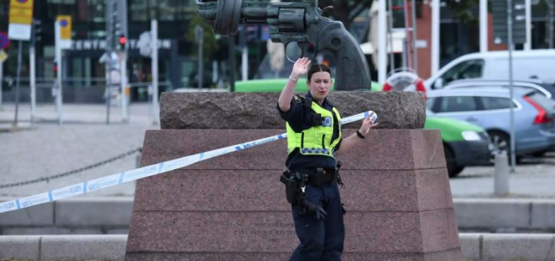 Συναγερμός στη Σουηδία: Πολλοί τραυματίες μετά από επίθεση με μαχαίρι