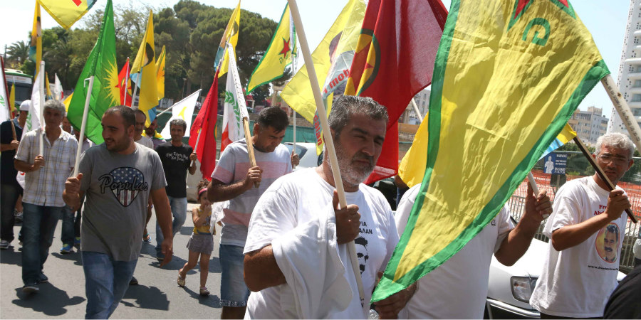 Πορεία Κούρδων στη Λευκωσία - Έκαψαν σημαίες της Τουρκίας