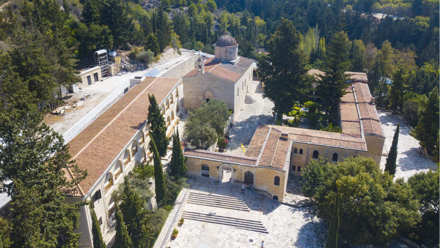 VIDEO: Με χαρτοκόπτη στον λαιμό η επίθεση στη Μονή Αγίου Νεοφύτου – Όλο το χρονικό της απόπειρας φόνου στη Μονή