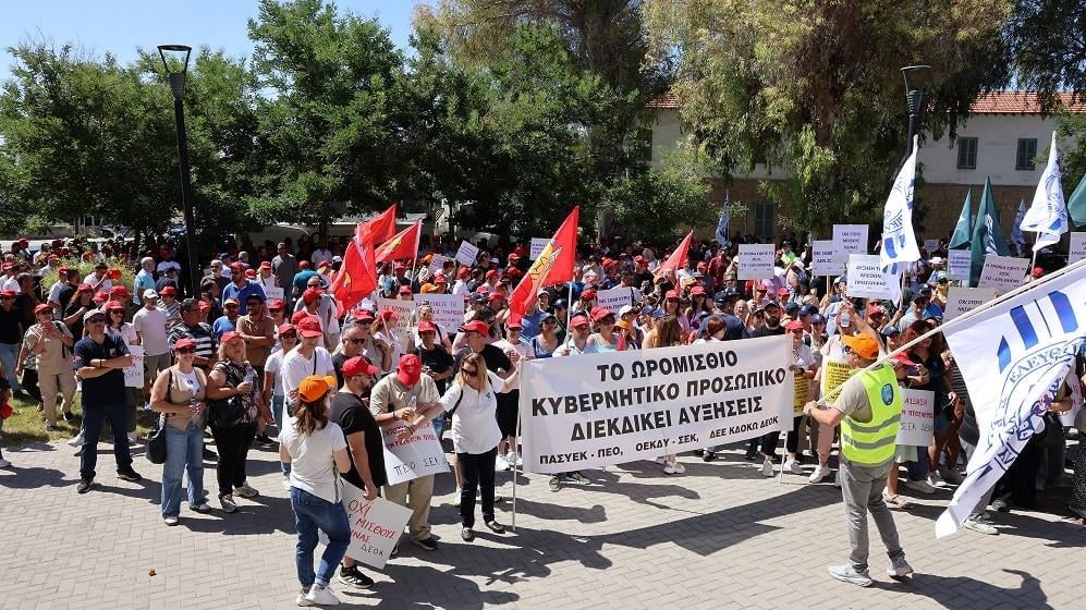 Ένα βήμα πριν την απεργία οι ωρομίσθιοι - Περιμένουν την Κυβέρνηση, αλλιώς κατεβαίνουν στους δρόμους
