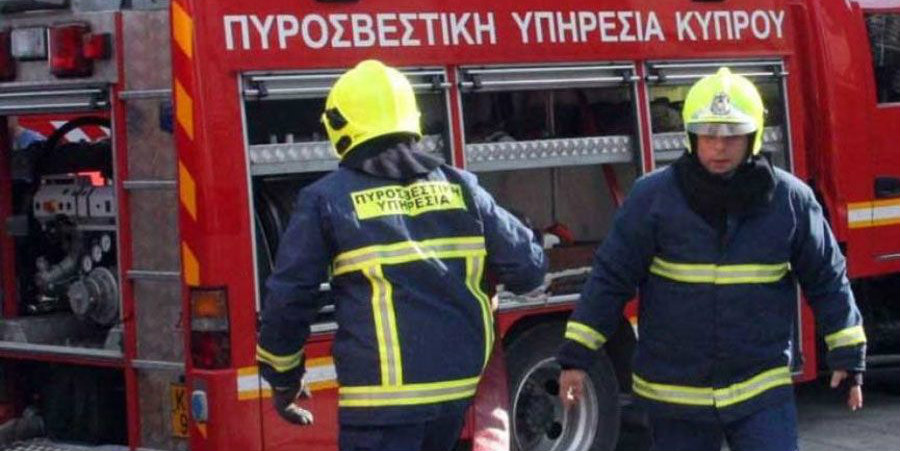 ΚΥΠΡΟΣ: Ξέσπασε φωτιά εντός της νεκρής ζώνης στο χωριό Δερύνεια