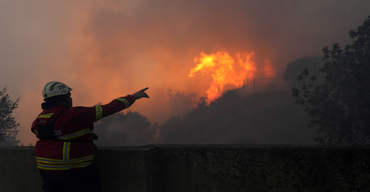 Μεγάλες πυρκαγιές εξακολουθούν να μαίνονται στην Πορτογαλία