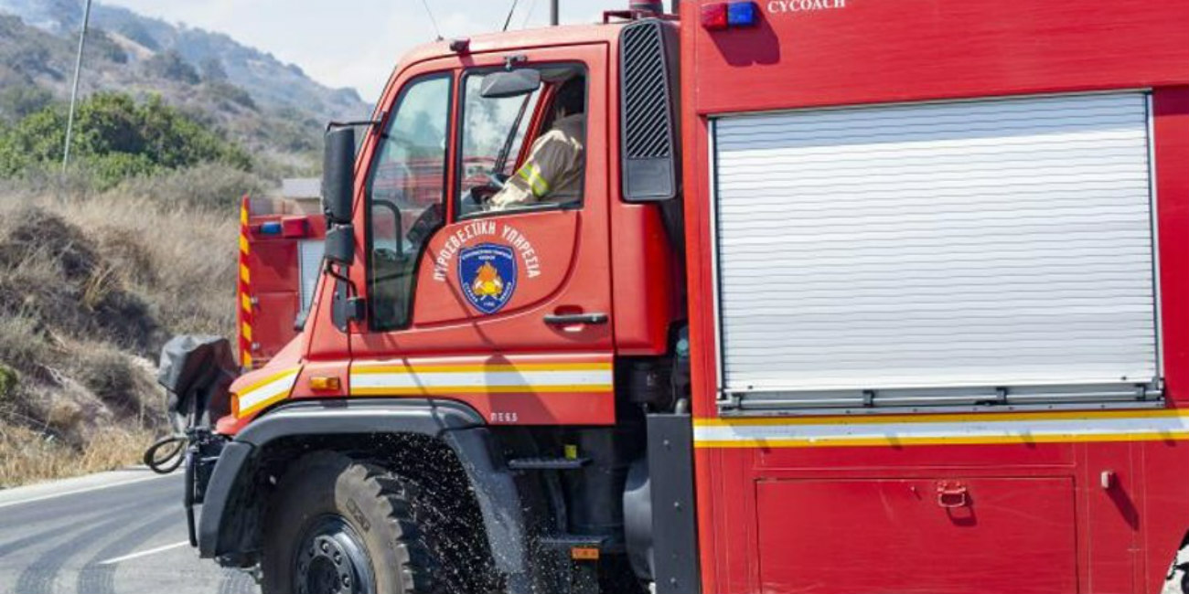 Πυρκαγιά στη Λευκωσία - Αποθήκη «τυλίχθηκε» στις φλόγες σε αυλή οικίας 