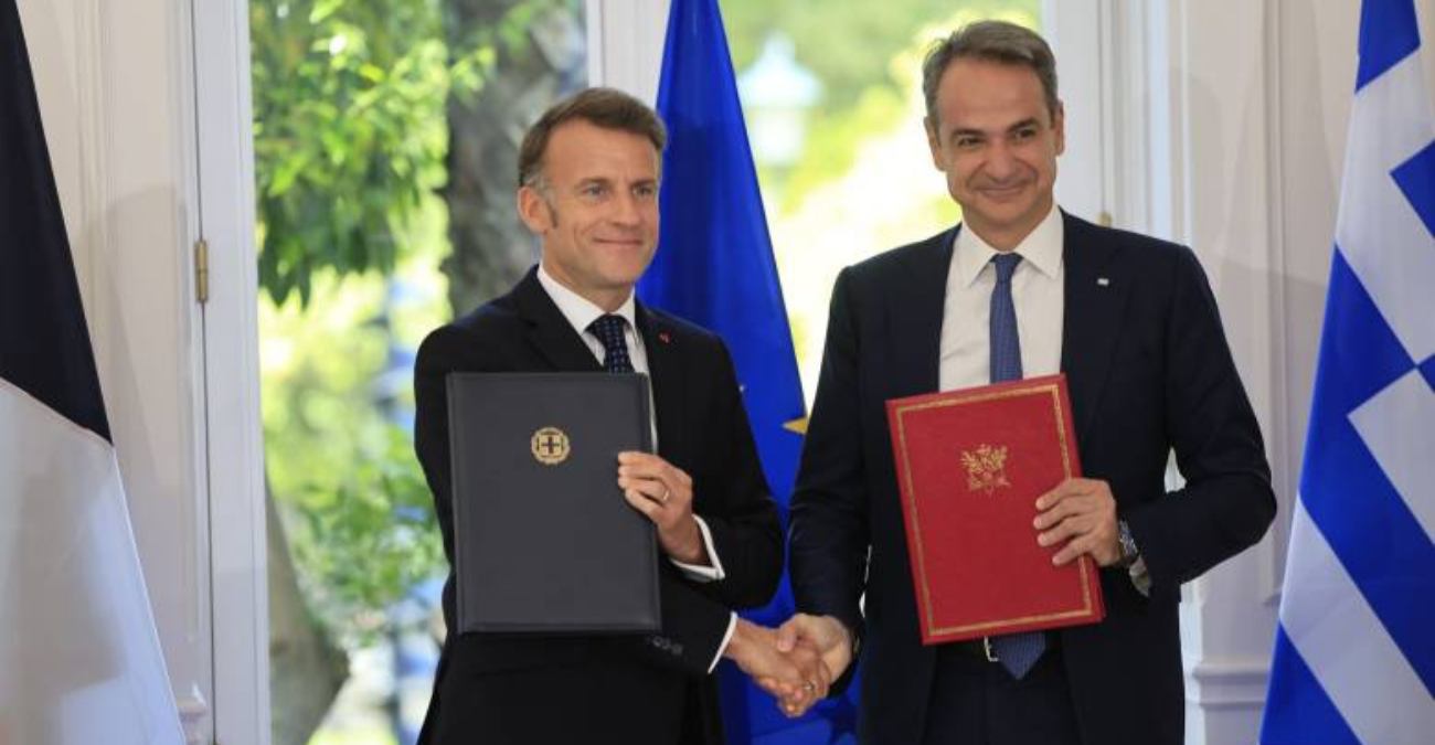 Μητσοτάκης-Μακρόν υπέγραψαν σειρά συμφωνιών, δέσμευση για αμοιβαία συνδρομή σε περίπτωση απειλής