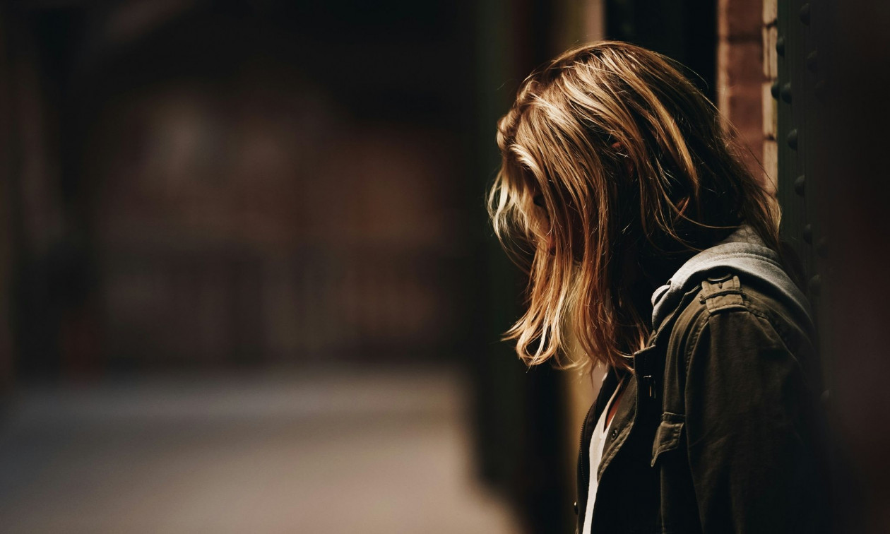 Σοκ στην Πάτρα: Χειροπέδες σε 40χρονο εκπαιδευτικό για πορνογραφία ανηλίκων - Καταγγελία από πατέρα μαθήτριας