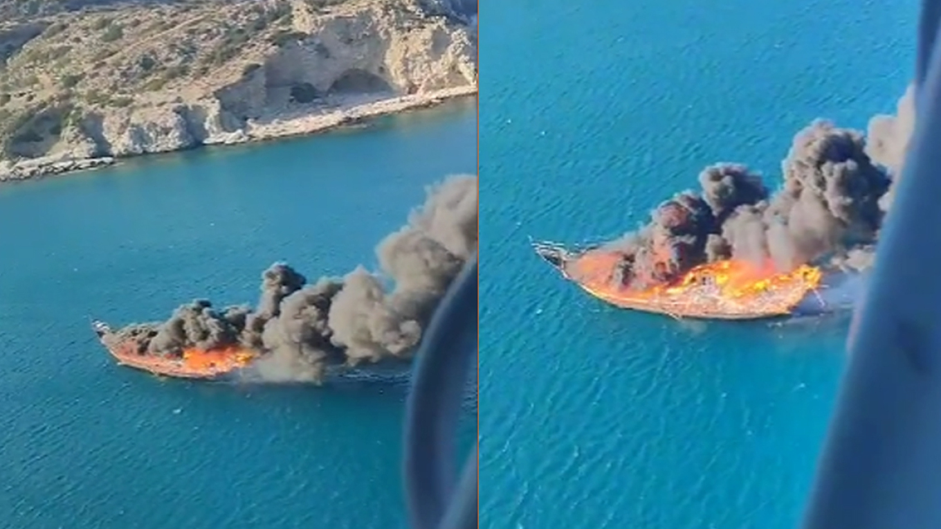 Βίντεο από ελικόπτερο: Η στιγμή που το τουριστικό πλοιάριο στη Ρόδο τυλίγεται στις φλόγες