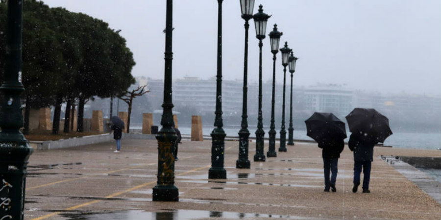 ΚΑΙΡΟΣ: Έρχονται και φεύγουν συνεχώς οι βροχές