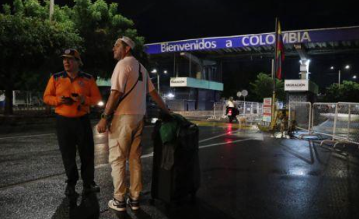 Συγκλονισμένοι οι κάτοικοι στη Βενεζουέλα, αβέβαιοι για το τι θα ακολουθήσει -  Θα βγούμε νικητές, είπε ο ΥΠΕΣ 