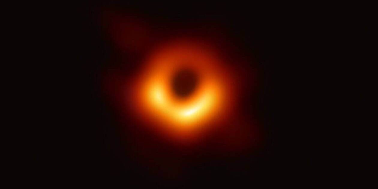 «Φωτογραφήθηκε» για πρώτη φορά η μεγάλη μαύρη τρύπα στην καρδιά του γαλαξία μας