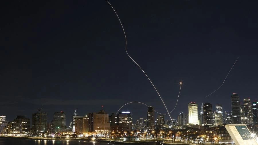 LIVE: Η πρώτη ενημέρωση από τις Βάσεις - Σε ετοιμότητα το Εθνικό Συμβούλιο Ασφαλείας - Διευρύνεται το μέτωπο στη Μέση Ανατολή