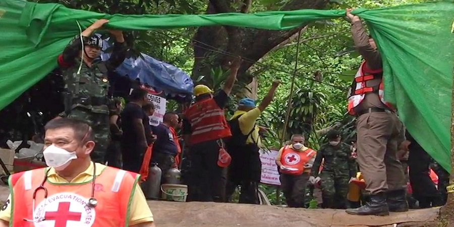 Ταϊλάνδη: Τέλος στο θρίλερ - Βγήκαν όλα τα παιδιά από το σπήλαιο και ο προπονητής