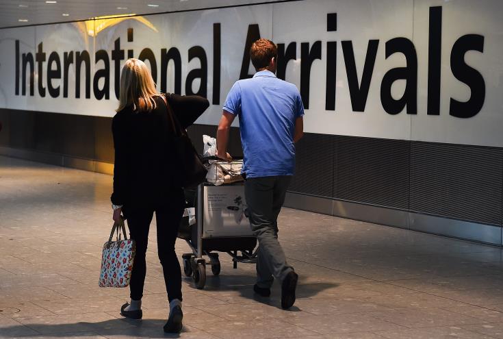Το Λονδίνο αποφάσισε να επιβάλει καραντίνα σε όσους επιστρέφουν από την Ισπανία