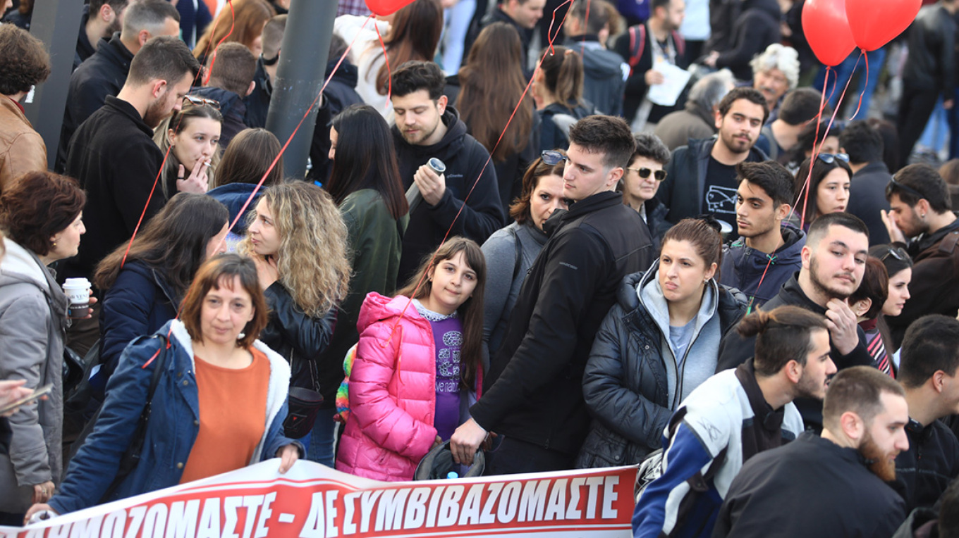 Κλείνει το κέντρο της Αθήνας - Εικόνες από τις συγκεντρώσεις