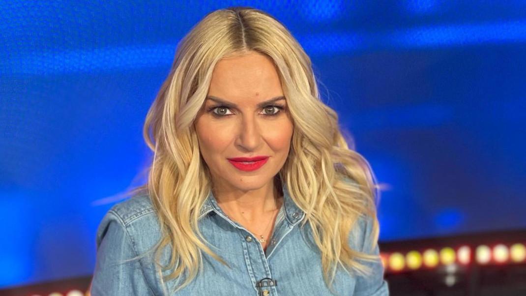 Η Μαρία Μπεκατώρου ποζάρει με ολόσωμο μαγιό στην Κεφαλονιά, δείτε φωτογραφίες
