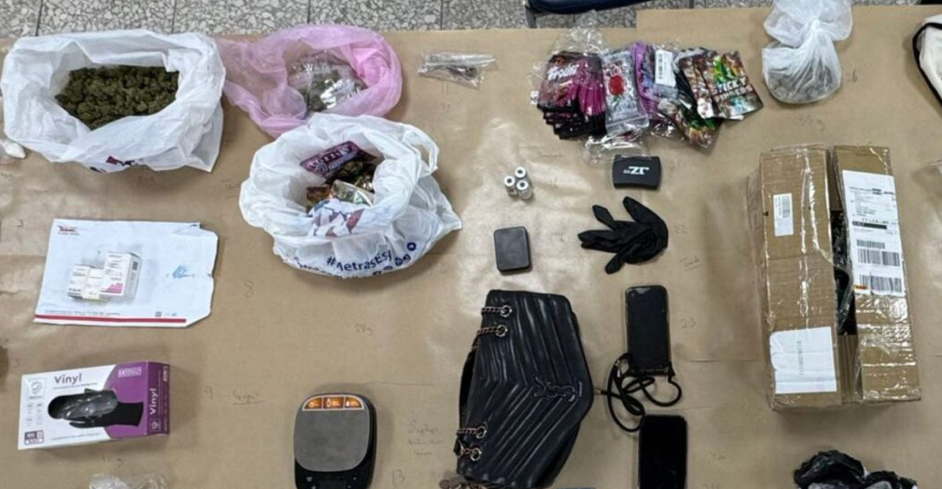 «Έπιασε λαβράκι» η ΥΚΑΝ: Από κοκαΐνη μέχρι μανιτάρια και κάνναβη στην κατοχή 27χρονου και 39χρονης - Δείτε φωτογραφίες 