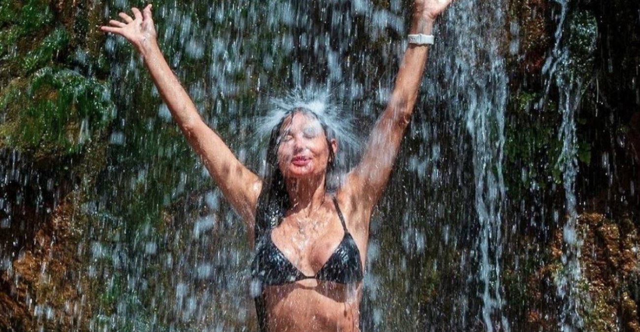 Ντέμι Μουρ: Η 60χρονη ηθοποιός απόλαυσε με μπικίνι τον ποταμό Κολοράντο - Φωτογραφίες