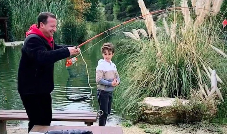 Χρύσανθος Τσουρούλλης: Πήγε για ψάρεμα με τον γιο του και έστειλε το πιο γλυκό μήνυμα (εικόνες)