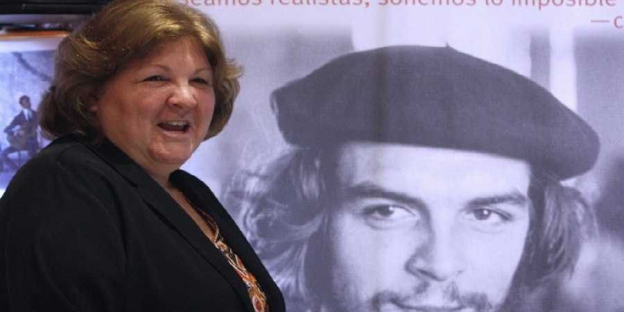 Μήνυμα της κόρης του Che Guevara στον Δημήτρη Χριστόφια – «Χρειαζόμαστε ανθρώπους όπως αυτόν»