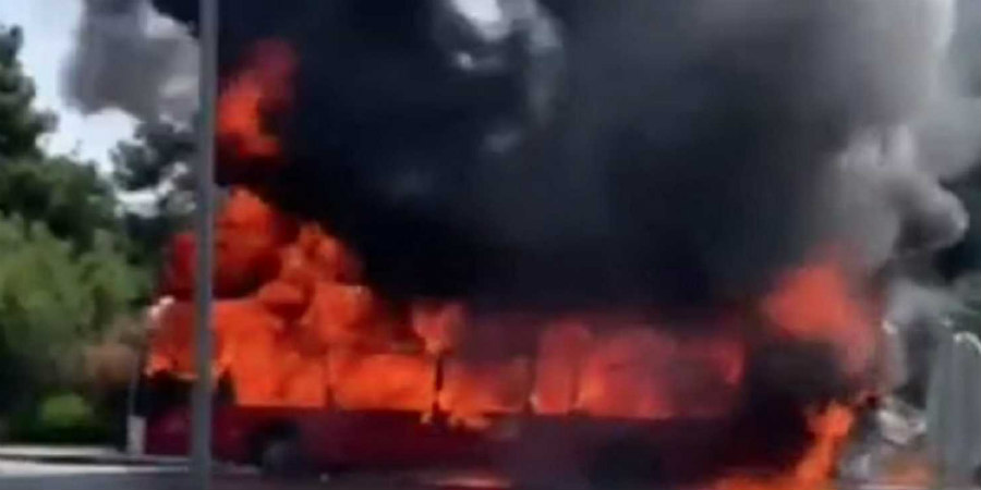 Απίστευτο βίντεο: Λεωφορείο του ΚΤΕΛ Σερρών τυλίχθηκε στις φλόγες 
