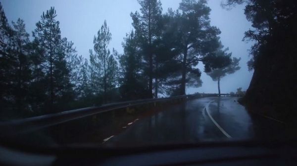 ΟΔΗΓΟΙ - ΠΡΟΣΟΧΗ: Καταρρακτώδεις βροχές στον αυτοκινητόδρομο - Κατάσταση δρόμων που οδηγούν στο Τρόοδος