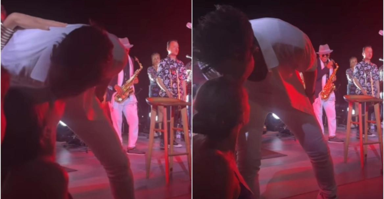 Σάκης Ρουβάς: Η στιγμή που φιλά την Κάτια Ζυγούλη σε συναυλία του - Δείτε το βίντεο